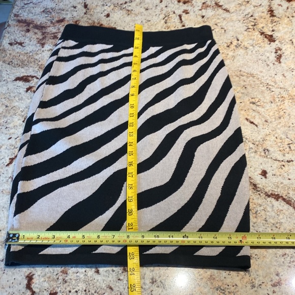 THE ONE CLOTHING MIDI SKIRT SIZE XL. - Picture 9 of 10